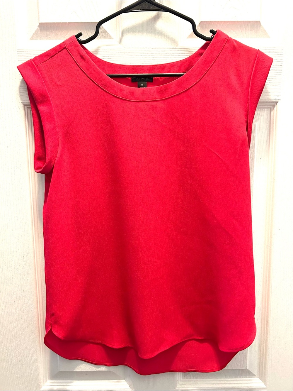 Ann Taylor Factory Blouse Women’s XS Red Sleeveless Round Neck